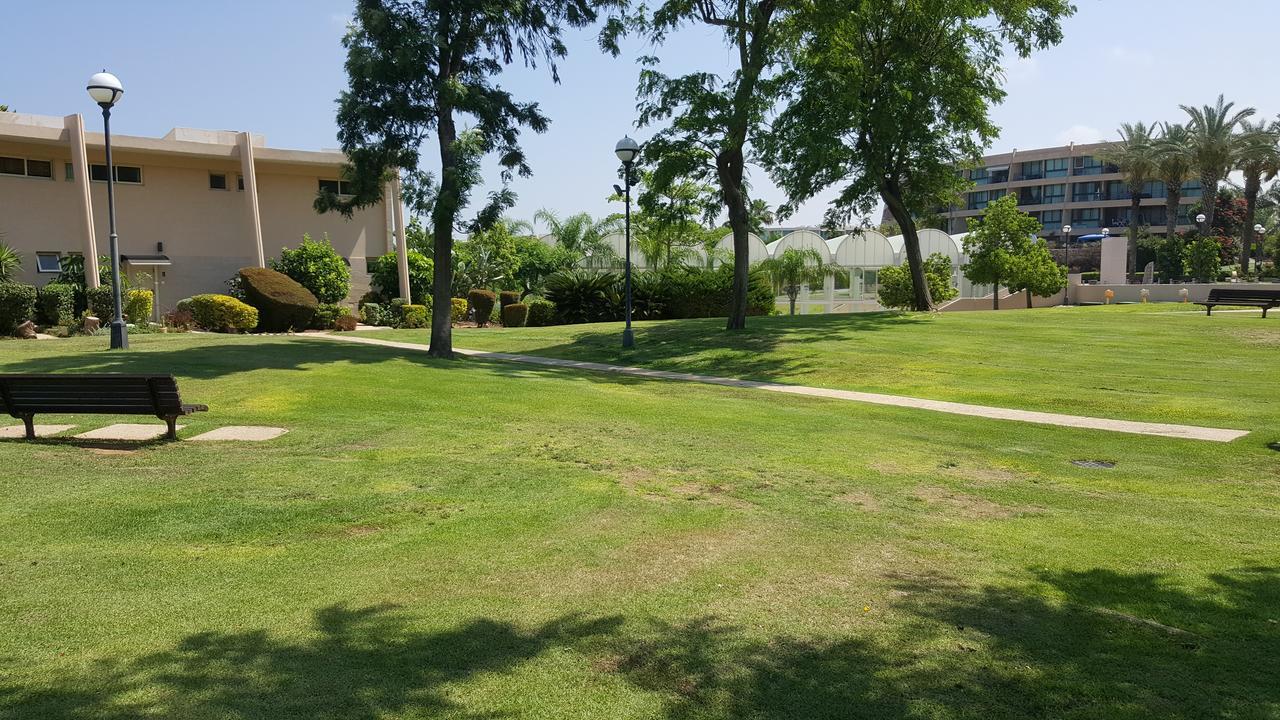Neot Golf Caesarea Garden Apartment Exteriör bild
